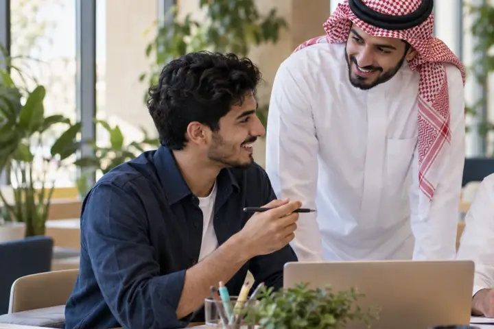تبادل الأفكار — قص مختلف من صورة التعاون المولدة